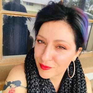 Meet your Posher, Crystal